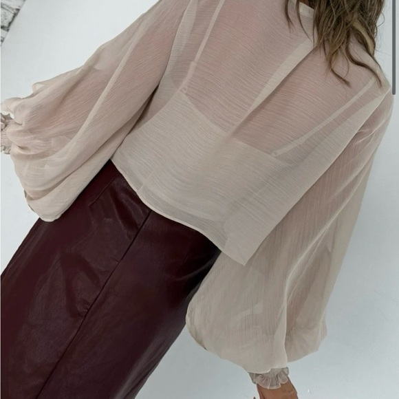 Elegant Cream Ruffle Blouse - Picture 3 of 3